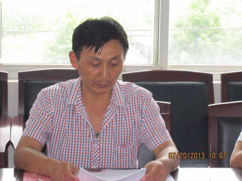 余会长在做联谊会工作报告